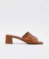 sandalia-salto-couro-mule-tan-34_1