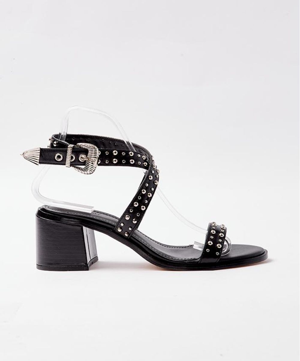 SANDALIA-SALTO-BAIXO-COURO-TACHAS---PRETO-01