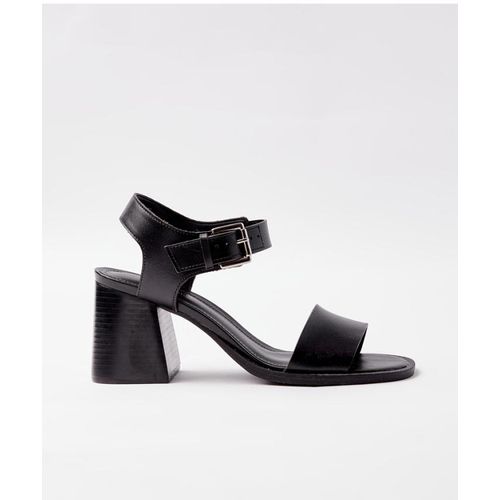 SANDALIA-SALTO-COURO-TIRA-UNICA---PRETO-01
