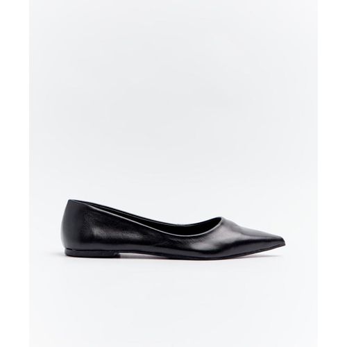 SAPATILHA-COURO-BASIC-BICO-FINO---PRETO-01