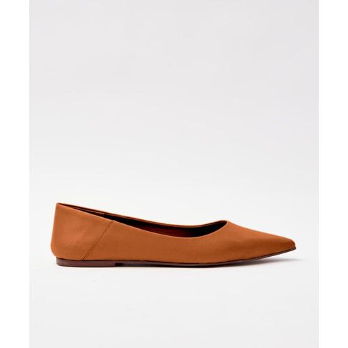 SAPATILHA-COURO-BASIC-BICO-FINO---TAN-01